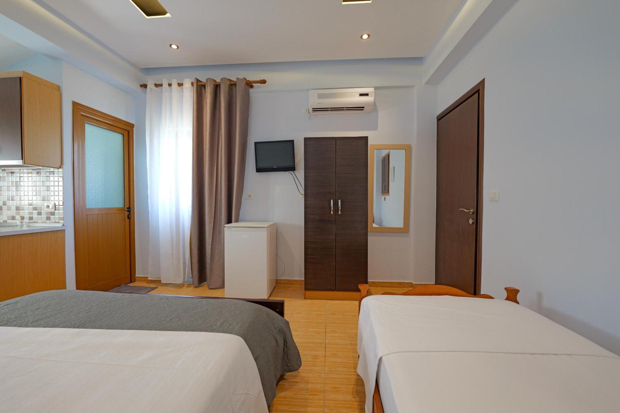 Hotel En Ad Ksamil Exterior photo